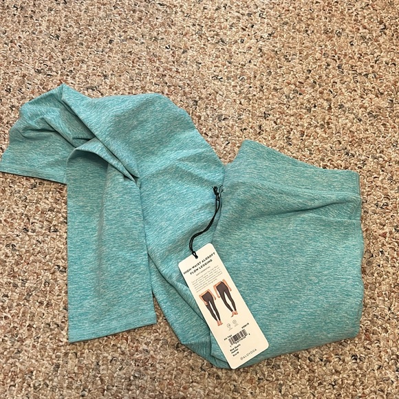 alo leggings - Picture 3 of 3